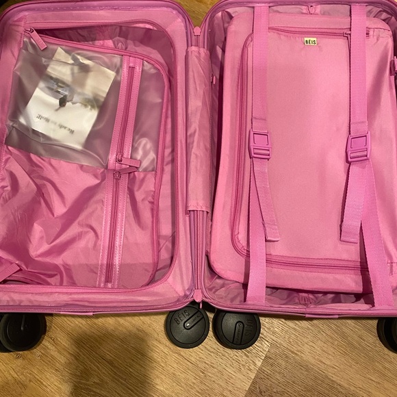 Beis small carry on roller in glossy berry - Picture 5 of 8